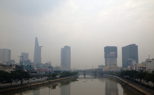 [-]TP[-]HCM[-]lại[-]khốn[-]khổ[-]với[-]sương[-]mù[-]độc[-]hại[-]bao[-]trùm